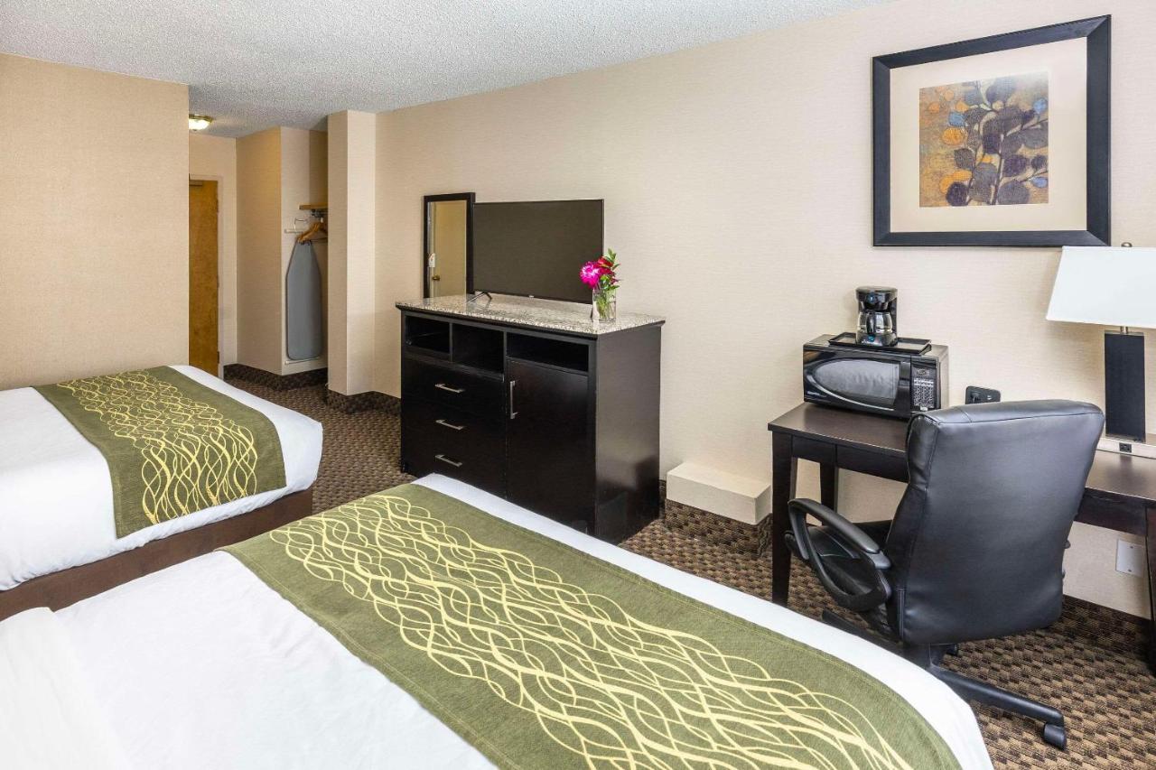 Comfort Inn & Suites Edmonton Exterior photo